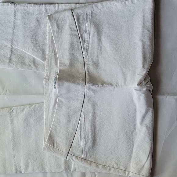 Ricki's White Capri's - Picture 2 of 4